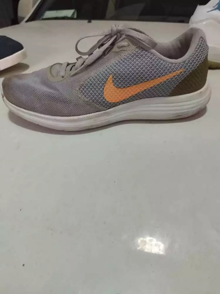 Nike Révolution 2
